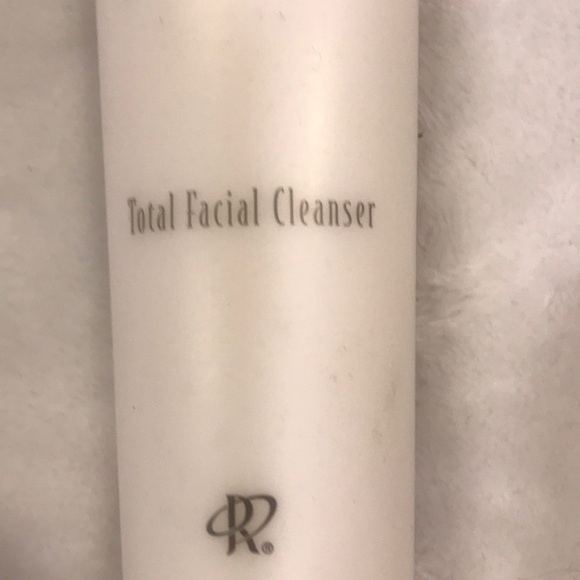 Reclaim with Argireline R total facial cle… - Picture 4 of 10